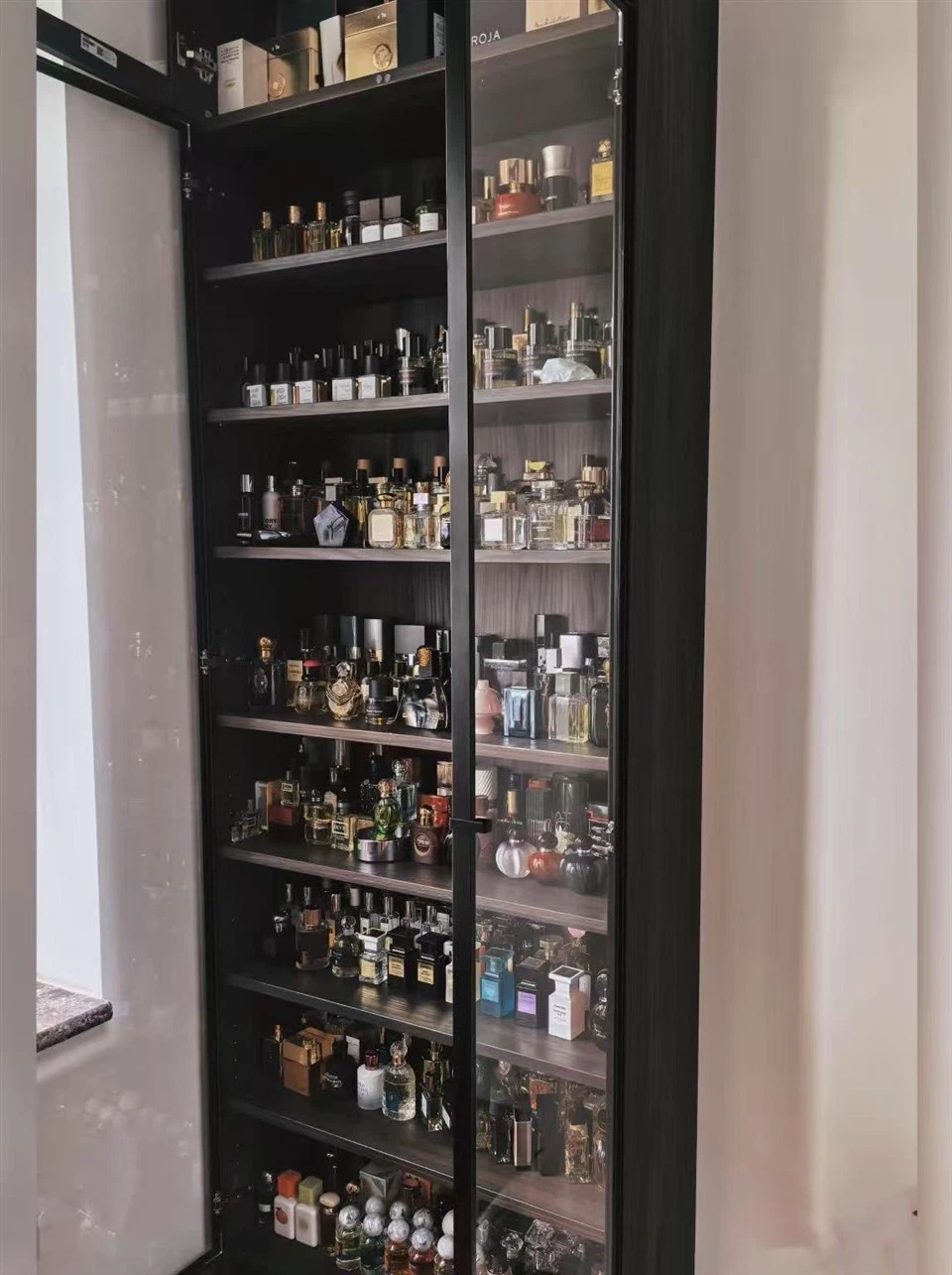 Perfume Showcase Cabinet